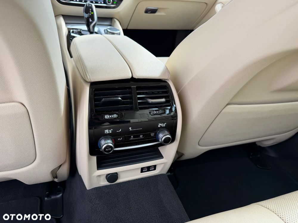 BMW Seria 5 520d mHEV - 27