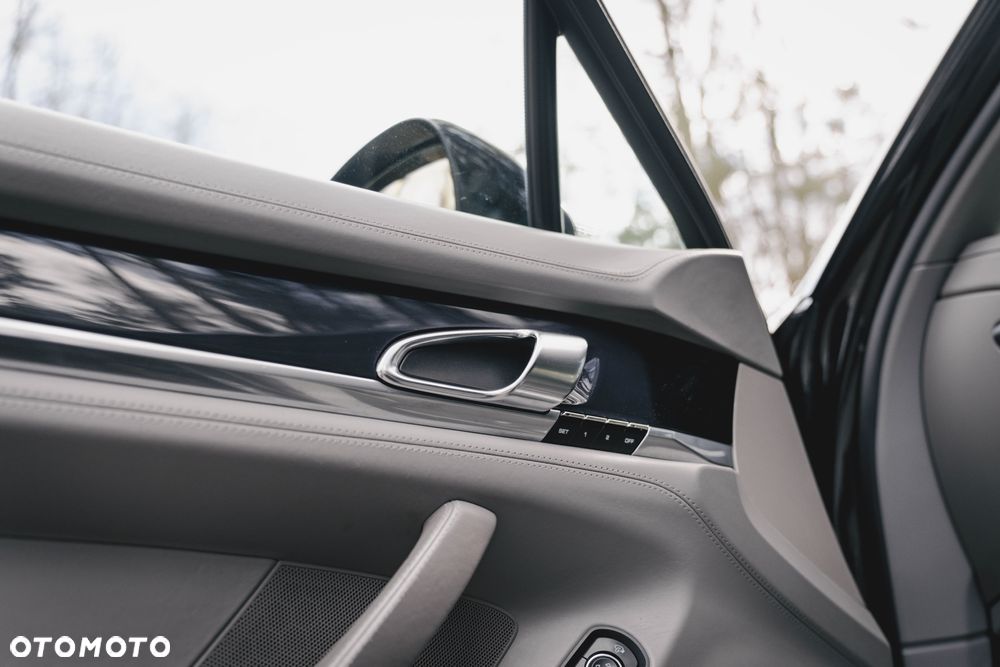 Porsche Panamera 4S - 24