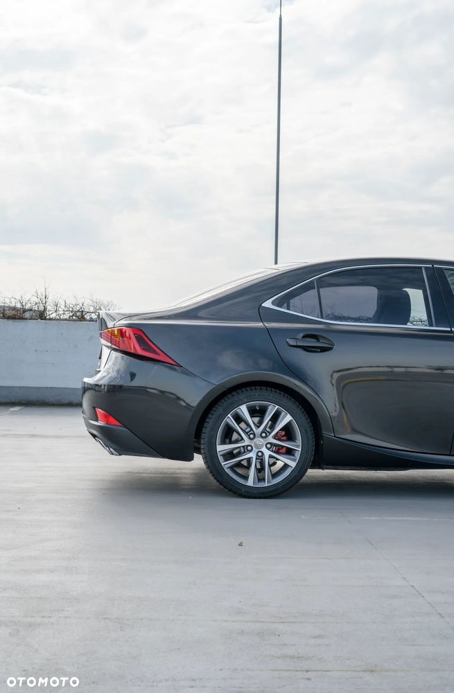 Lexus IS 200t Elite - 11