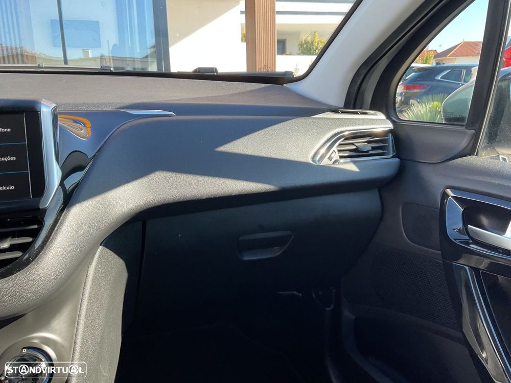 Peugeot 208 1.2 PureTech Active - 26