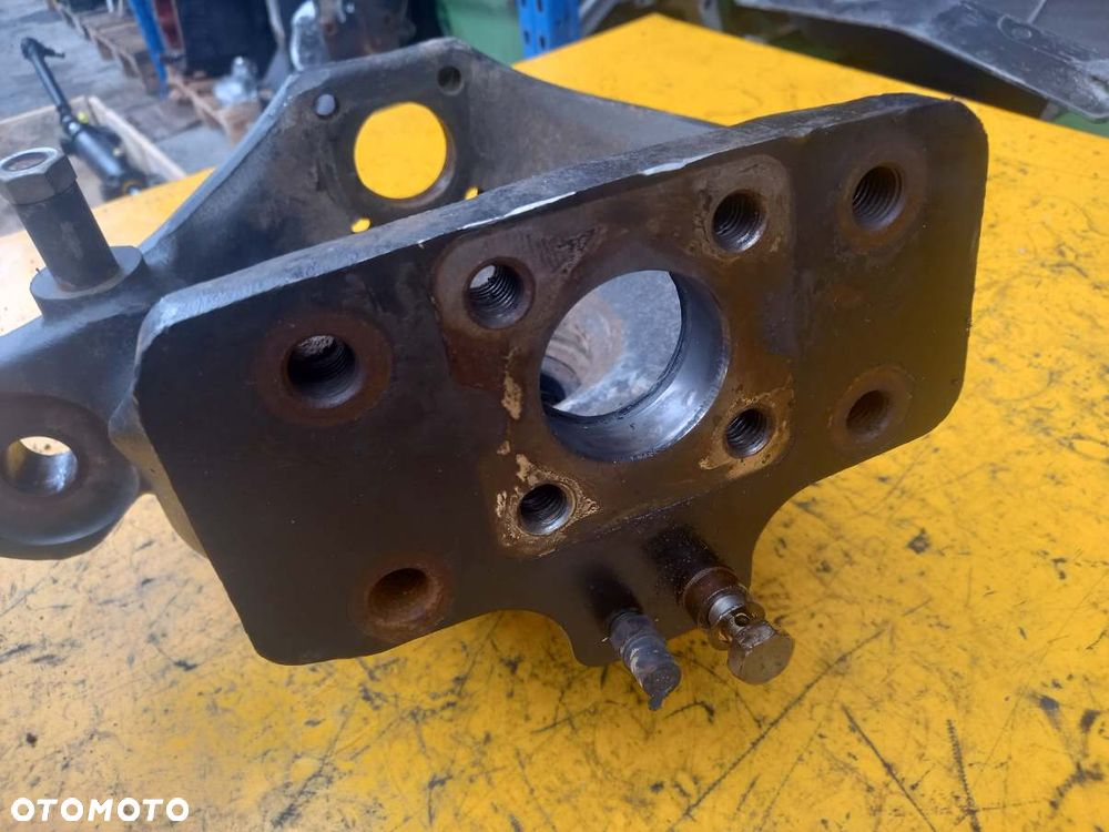Zwrotnica przedniej osi Deutz Fahr Agrotron 180.7 - 5