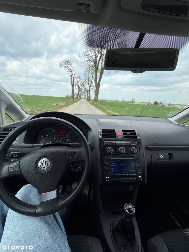 Volkswagen Touran 1.9 TDI DPF BlueMot Conceptline - 8