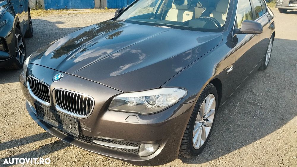 BMW Seria 5 525d xDrive - 16