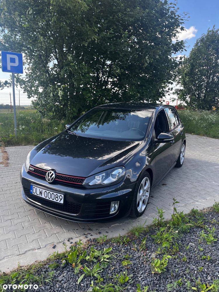 Volkswagen Golf - 1