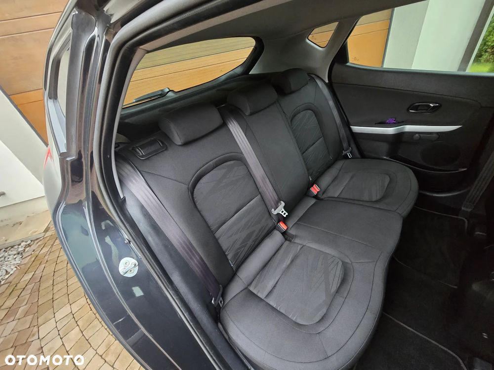 Kia Ceed - 32