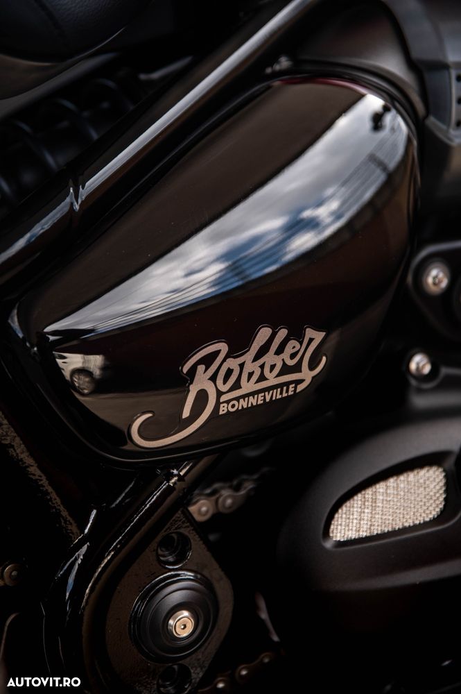 Triumph Bonneville Bobber - 14