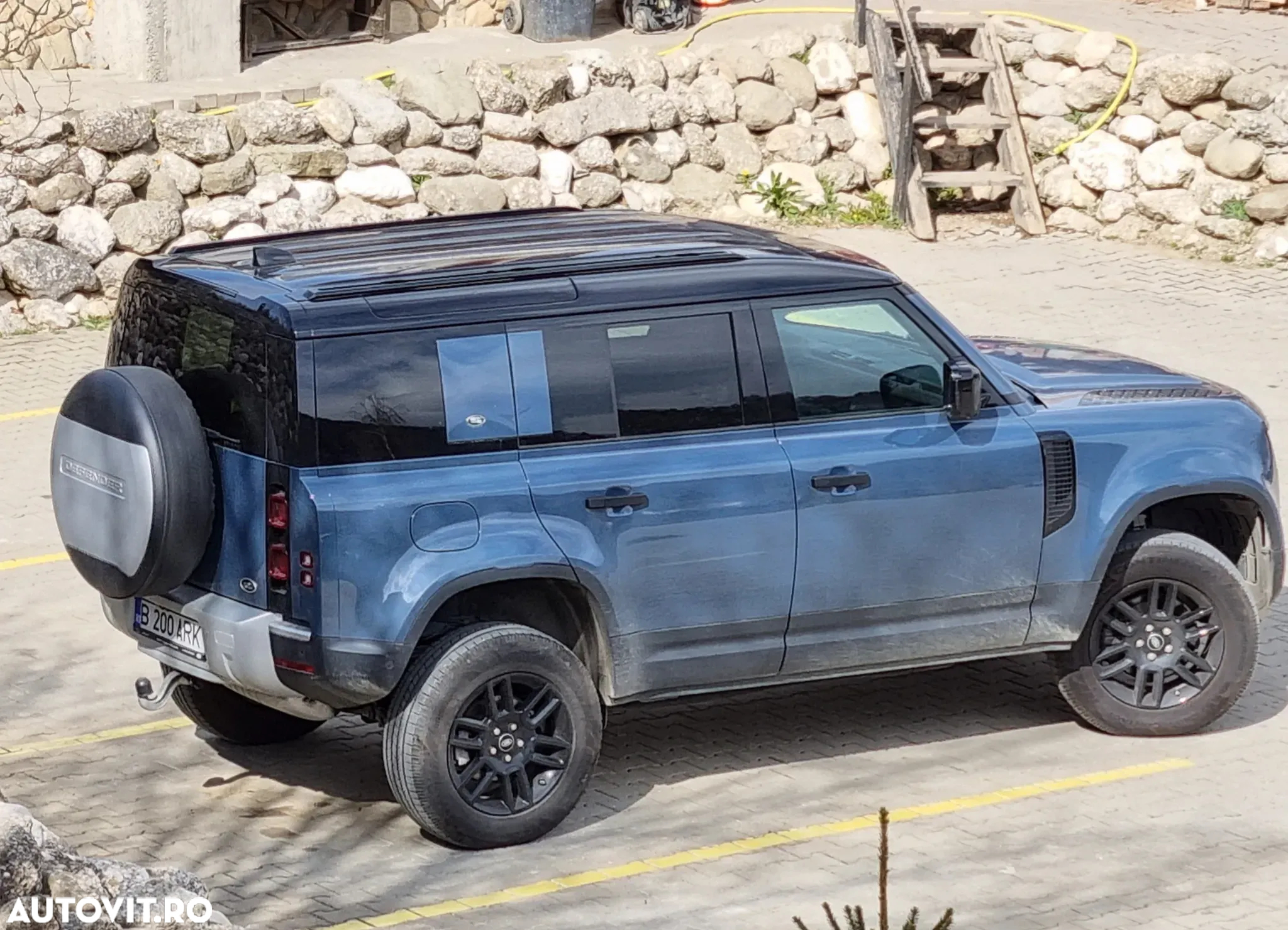 Land Rover Defender 110 2.0L D240 S - 5