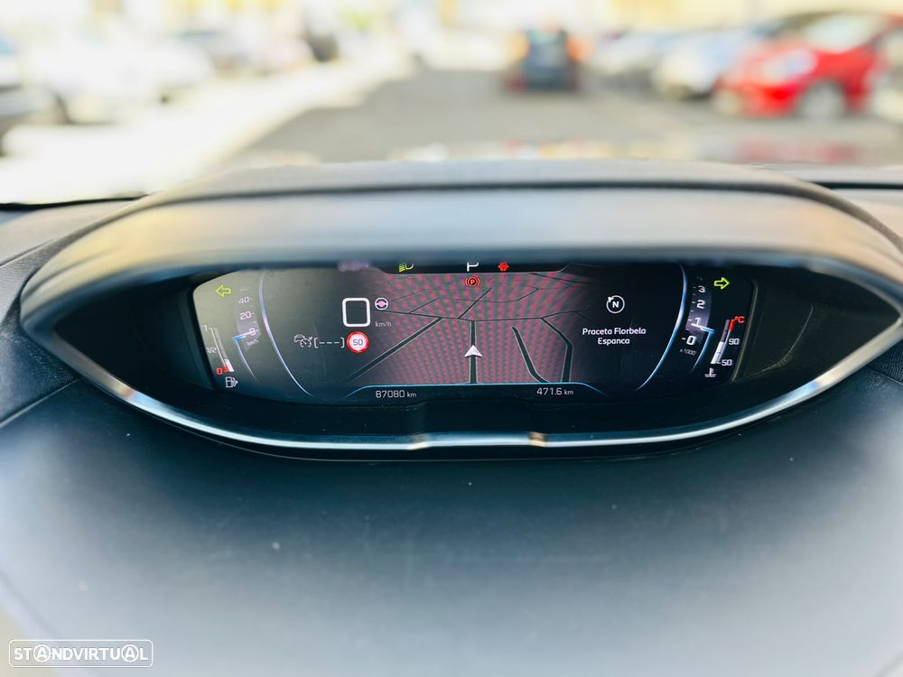 Peugeot 5008 BlueHDI 130 EAT8 GT — fotografia 7