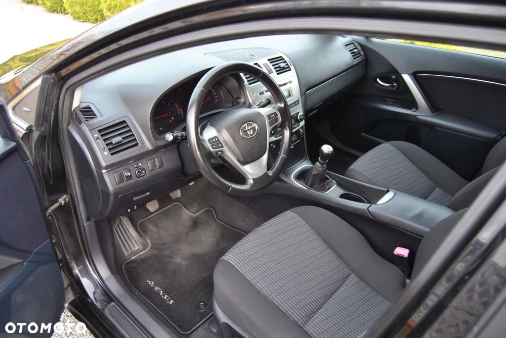 Toyota Avensis 1.6 Sol - 17
