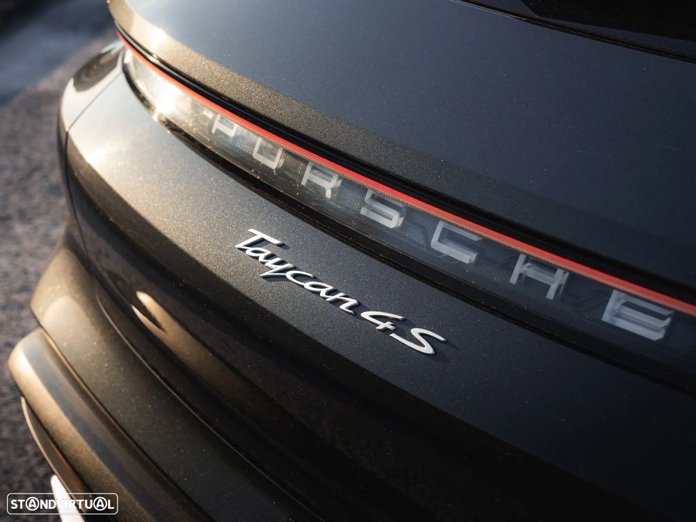 Porsche Taycan Cross Turismo 4S - 34
