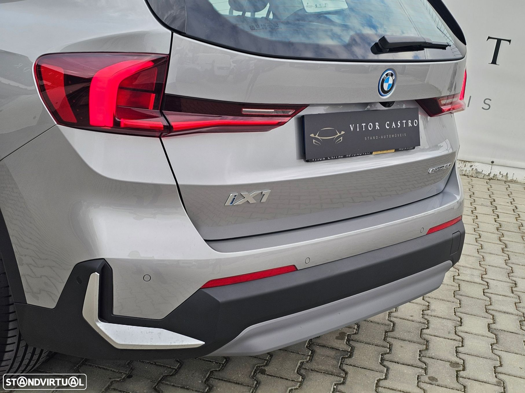 BMW iX1 eDrive20 - 11