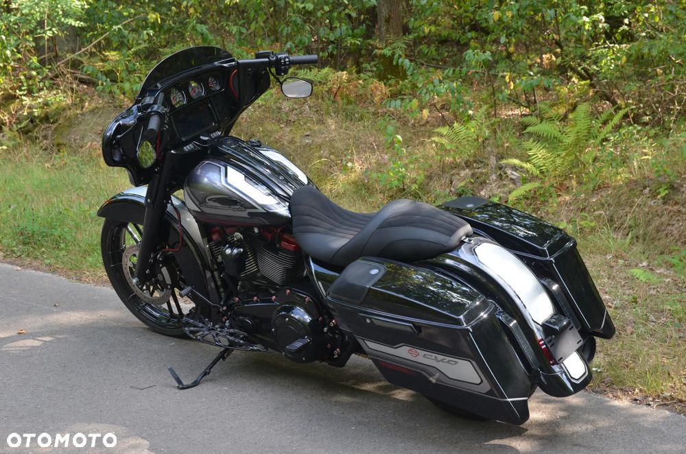 Harley-Davidson Touring Street Glide - 10