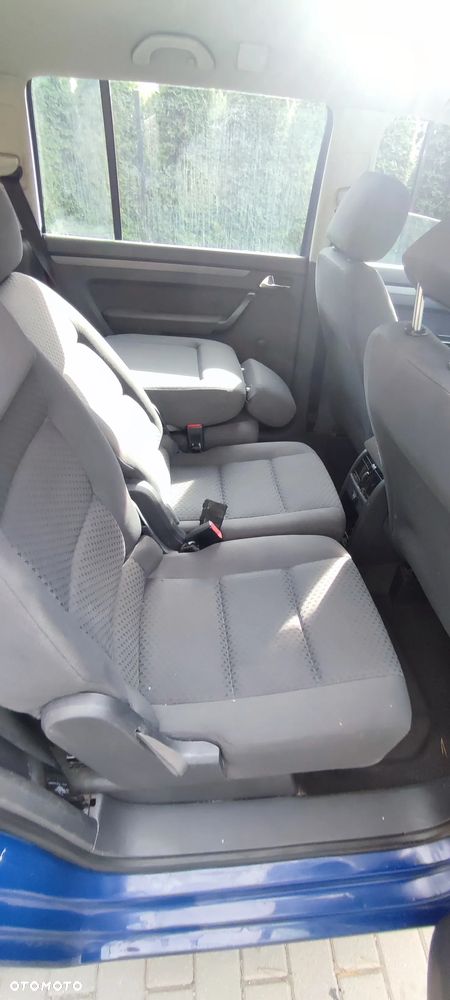 Volkswagen Touran - 11