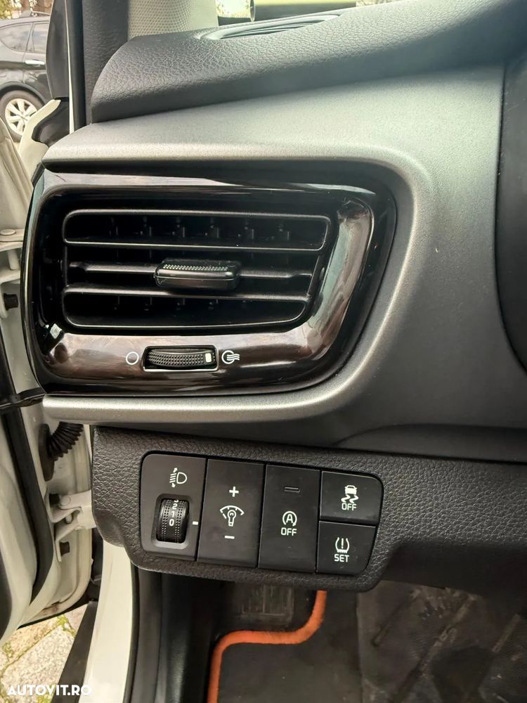 Kia Stonic 1.2 MPI 5MT Trend - 16