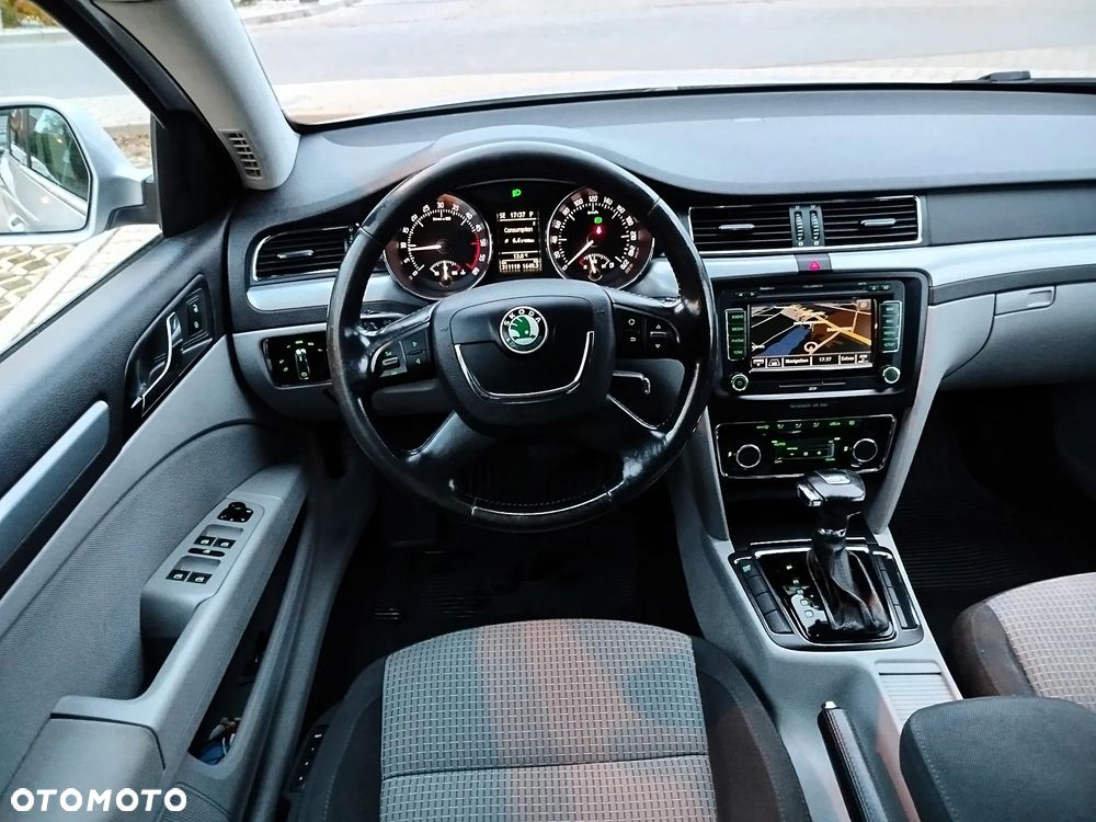Skoda Superb 2009 photo 3