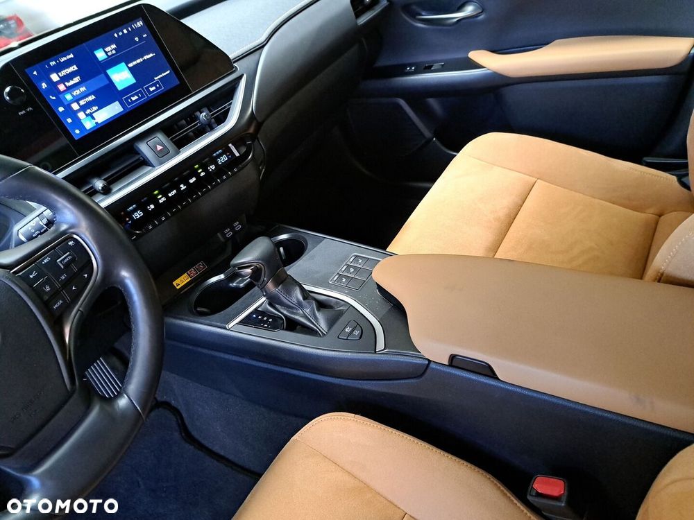 Lexus UX 250h GPF Business 2WD - 29