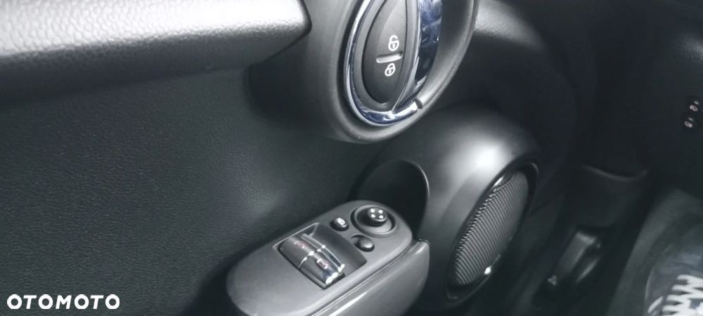 MINI ONE Essential Trim - 28