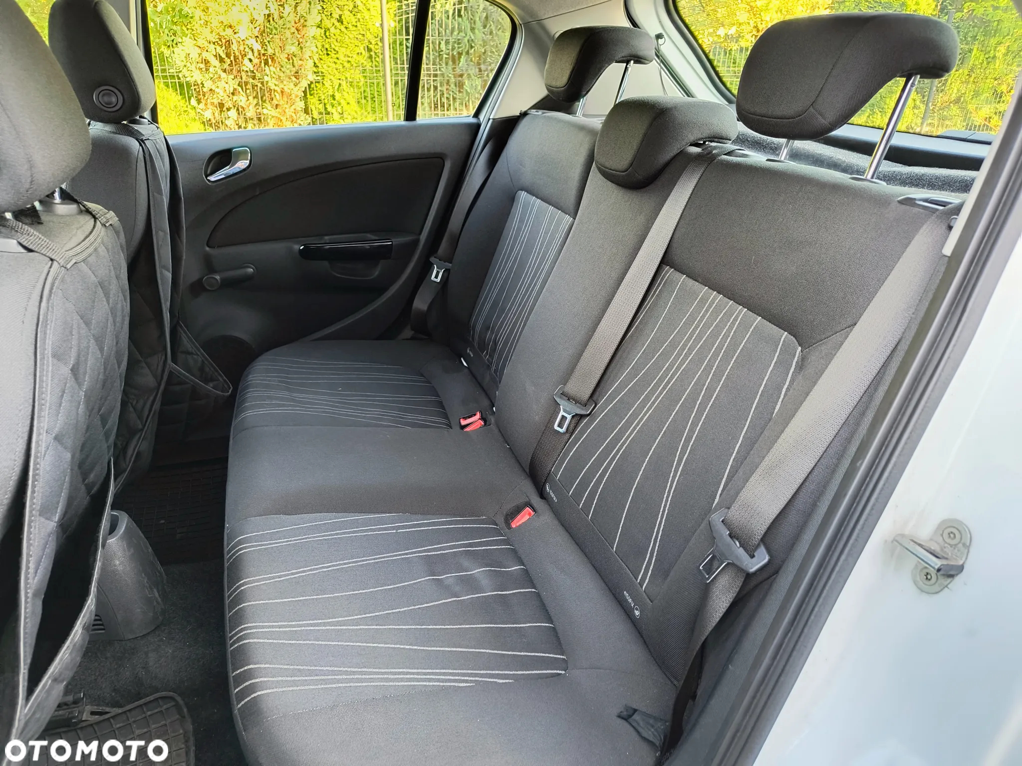 Opel Corsa 1.4 16V Enjoy - 10