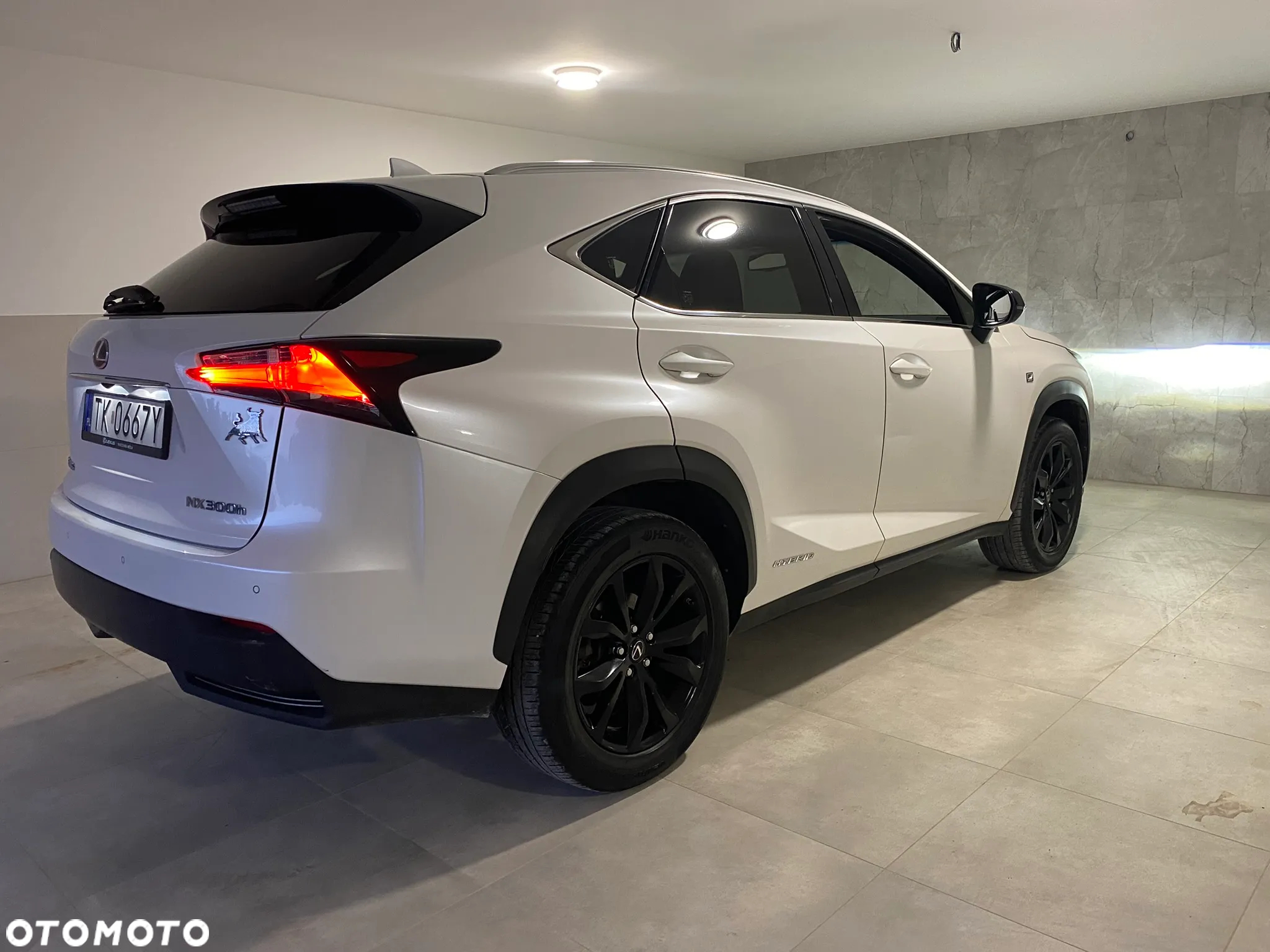 Lexus NX 300h - 37