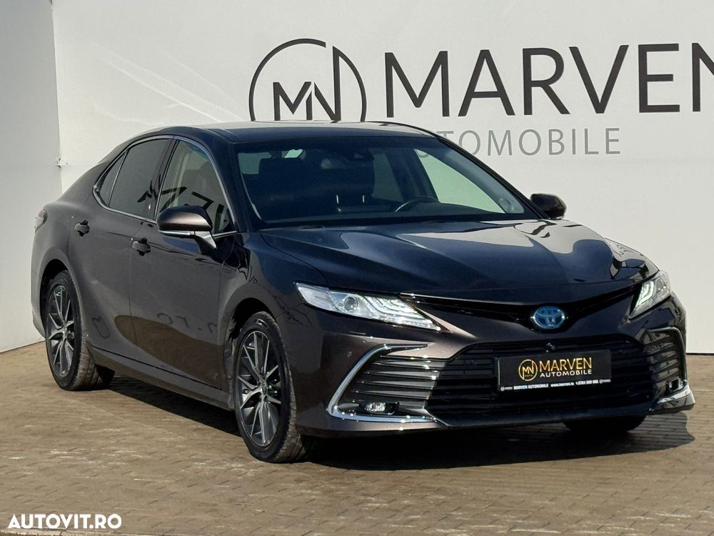 Toyota Camry Luxury - 1