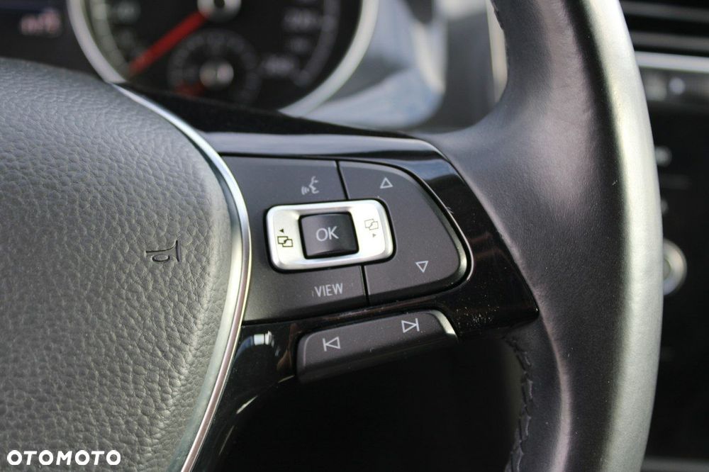 Volkswagen Golf - 33