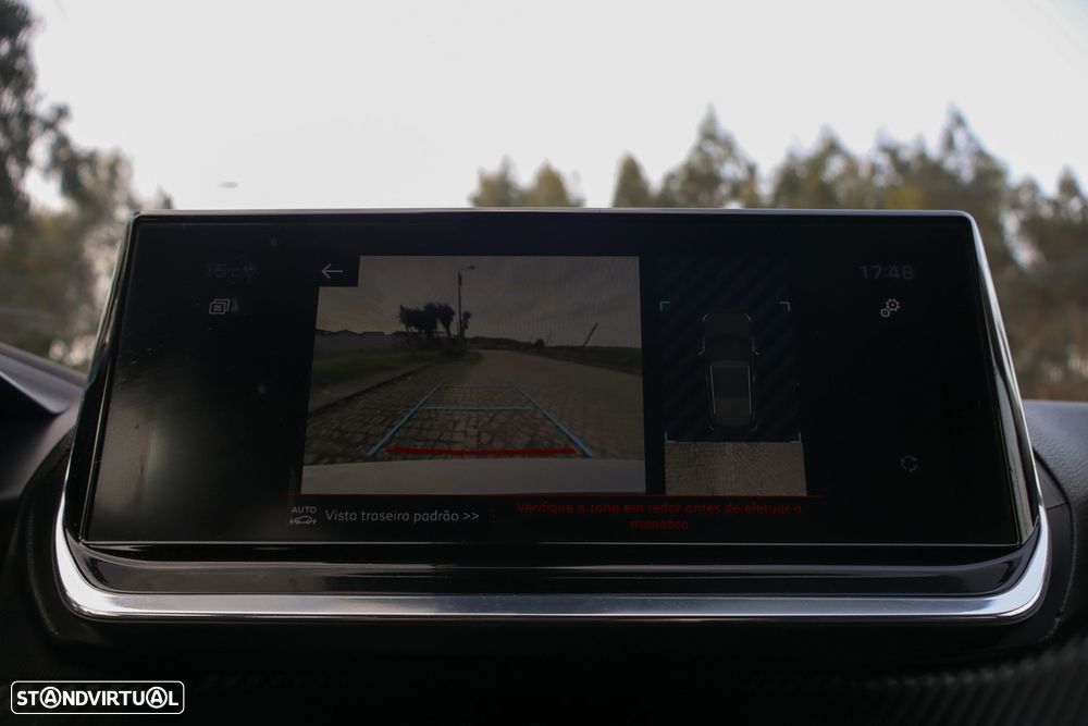 Peugeot 2008 1.2 PureTech Allure - 22