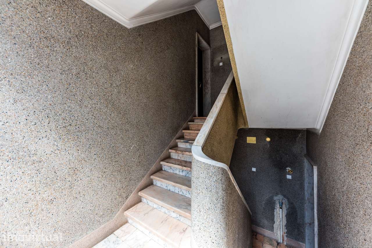 Luminoso Apartamento T2 (com Potencial para T3) na Av. José Elias Garc - Grande imagem: 4/30