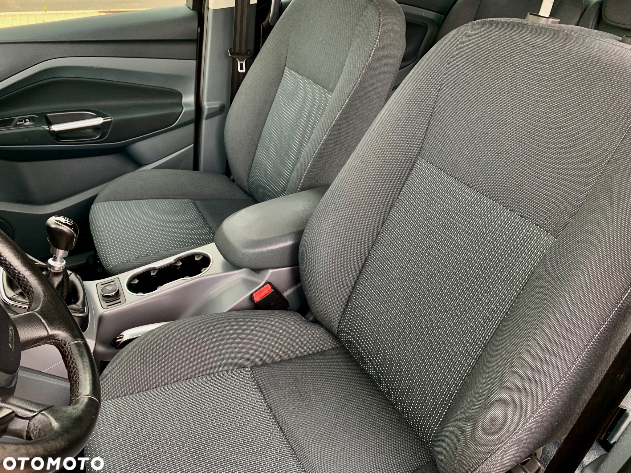 Ford Grand C-MAX - 30