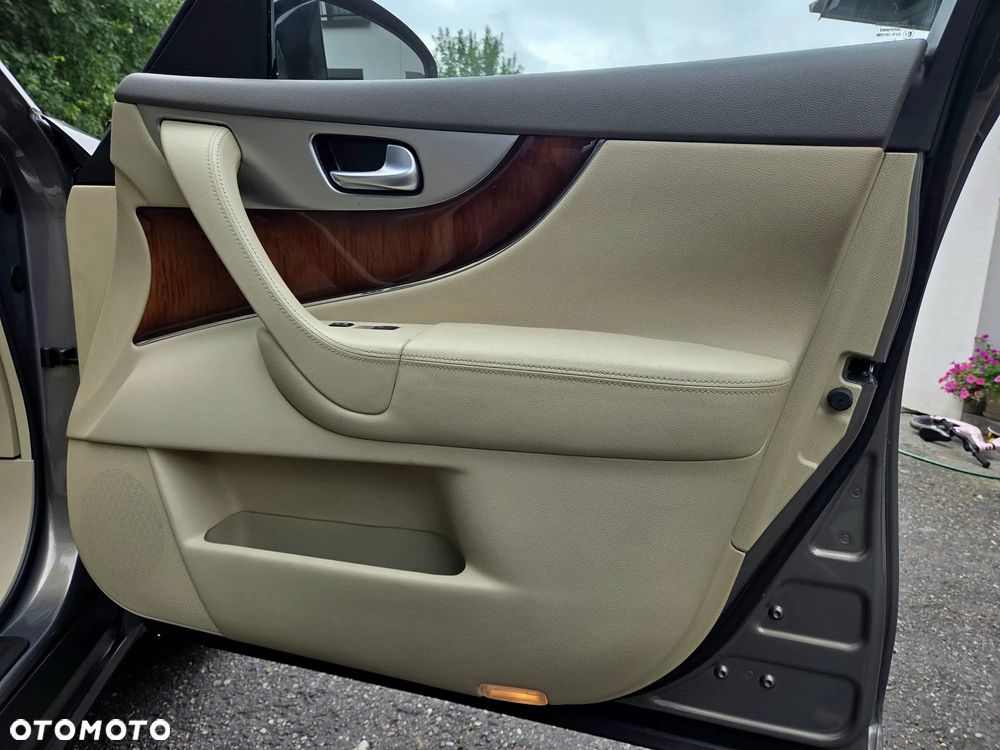 Infiniti QX70 3.0d S - 25