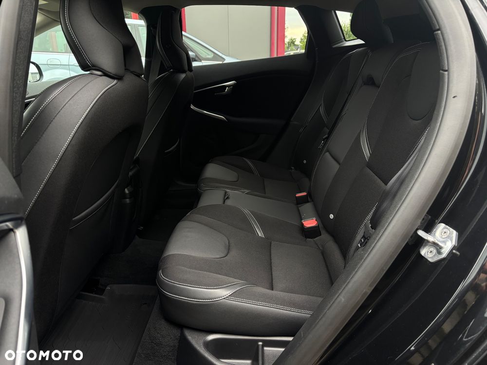 Volvo V40 D2 Momentum - 24