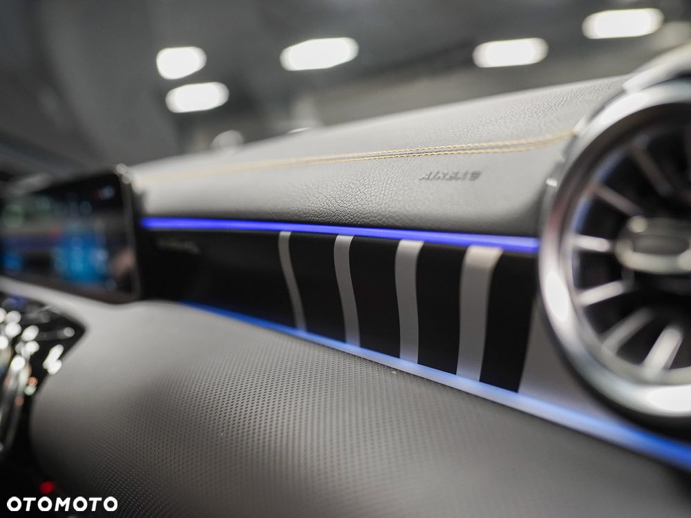 Mercedes-Benz CLA AMG 45 S 4-Matic+ 8G-DCT - 32