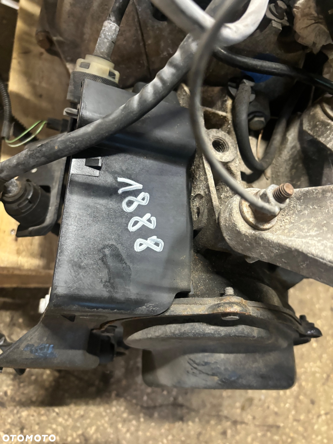 Ford Fokus MK2 1.6 16V skrzynia biegów kod 3M5R-7002-NF - 3