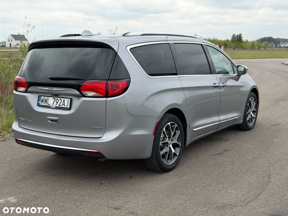Chrysler Pacifica - 3
