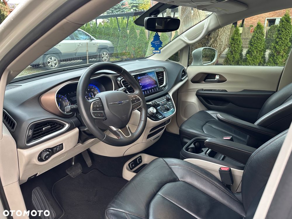 Chrysler Pacifica - 11