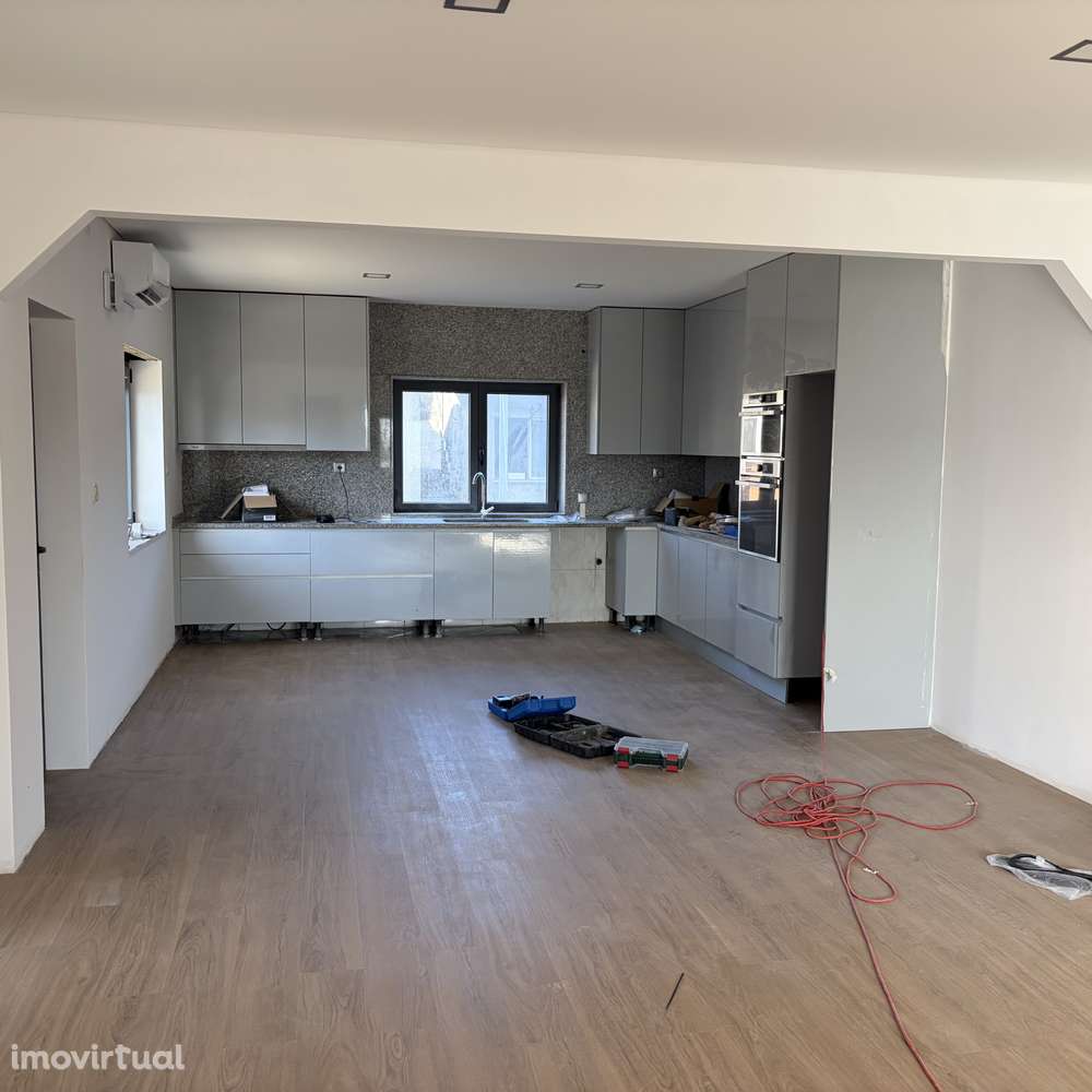 Apartamento Andar-Moradia T3 Totalmente Renovado - Grande imagem: 2/9