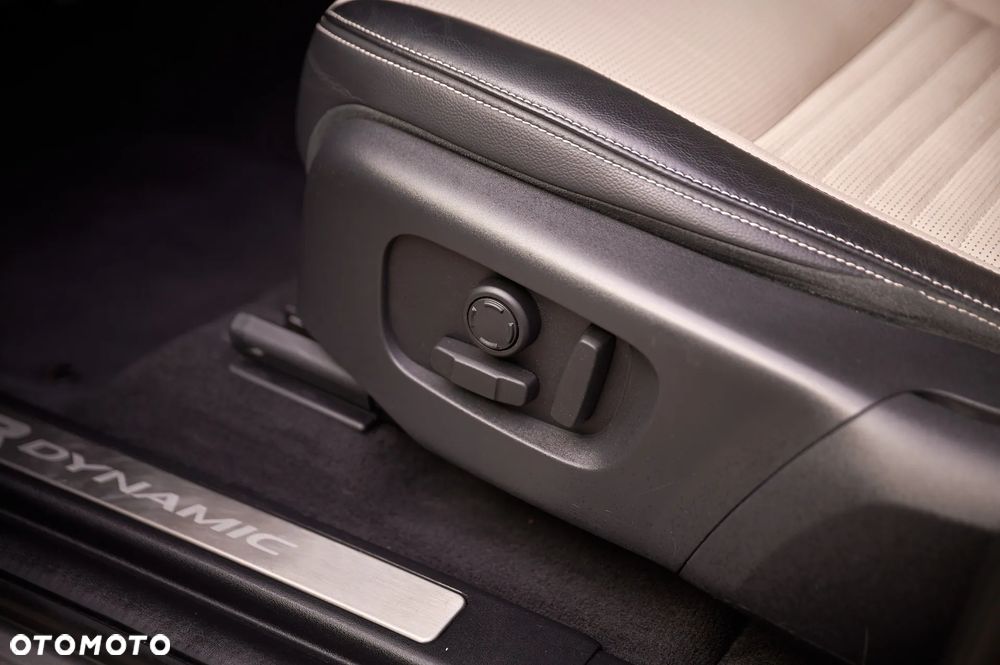 Land Rover Discovery Sport 2.0 D180 R-Dynamic S - 38