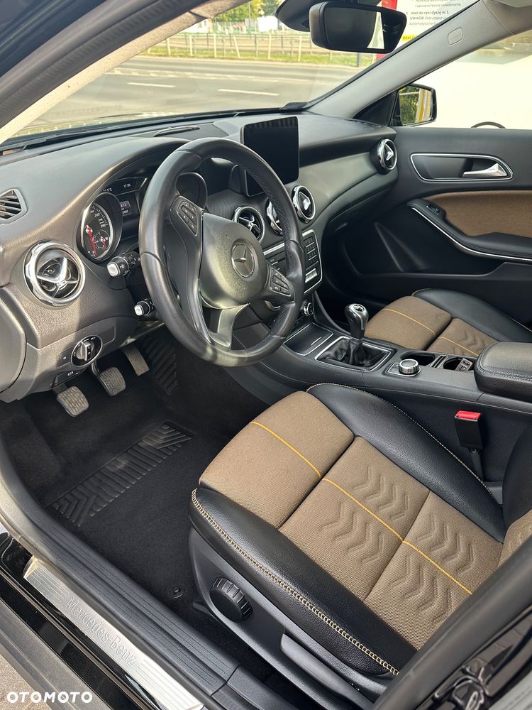Mercedes-Benz GLA 200 - 14