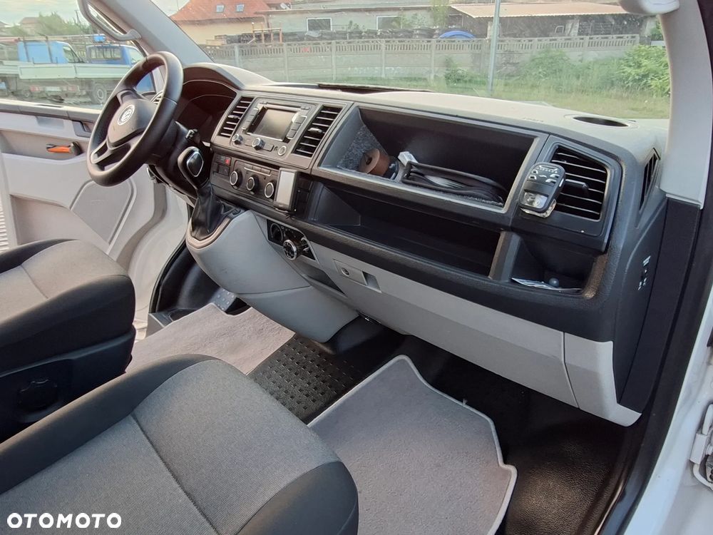 Volkswagen Caravelle - 26