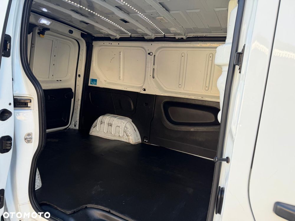 Renault Trafic - 25