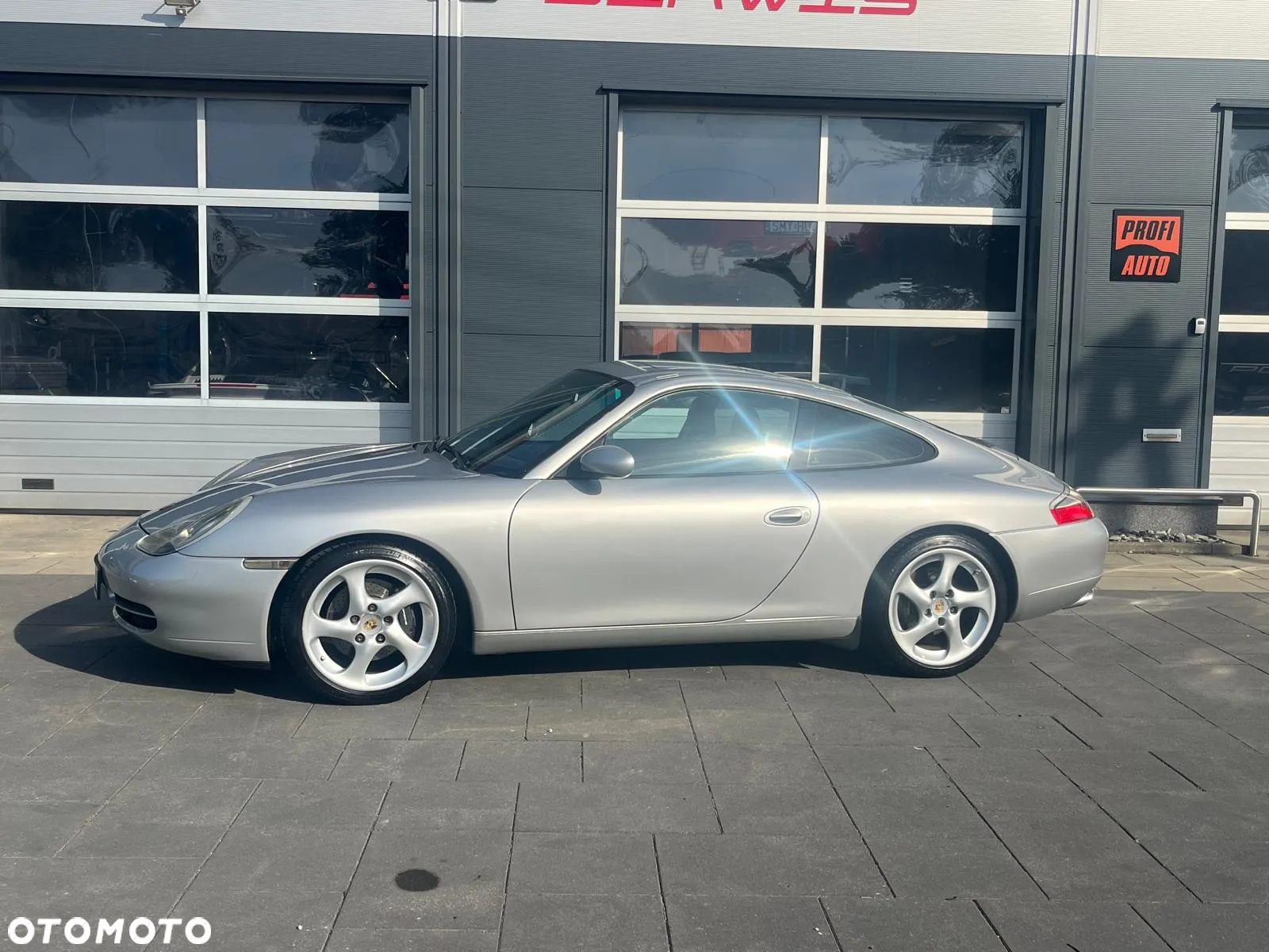 Porsche 911 Carrera - 3
