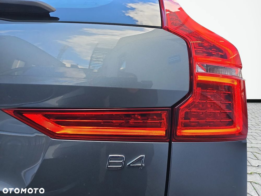 Volvo XC 60 B4 B Momentum Pro - 13