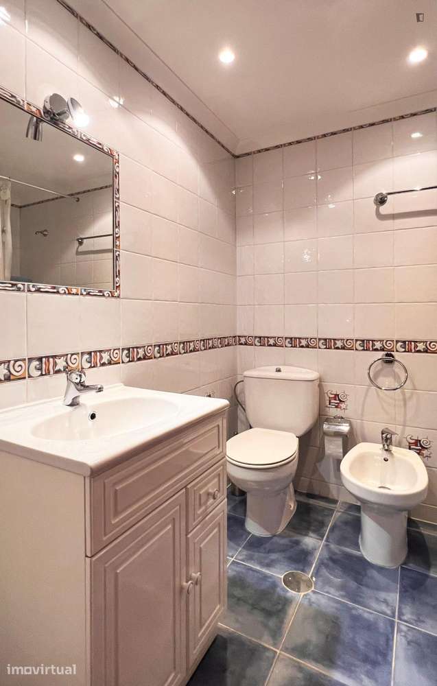 Quarto - localizado em Casal do Bispo Coimbra - Grande imagem: 4/17