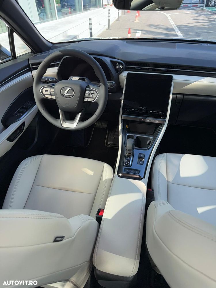 Lexus LBX - 12