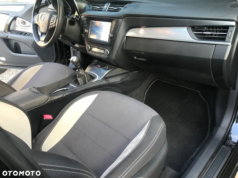 Toyota Avensis - 11
