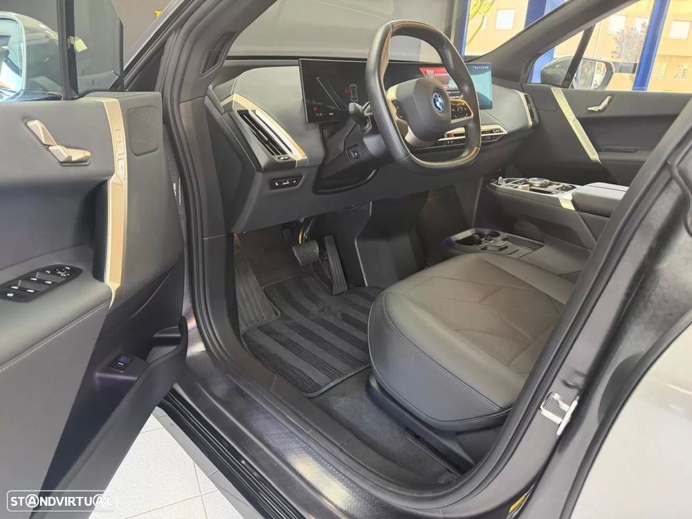 BMW iX xDrive 40 Pack Desportivo - 28
