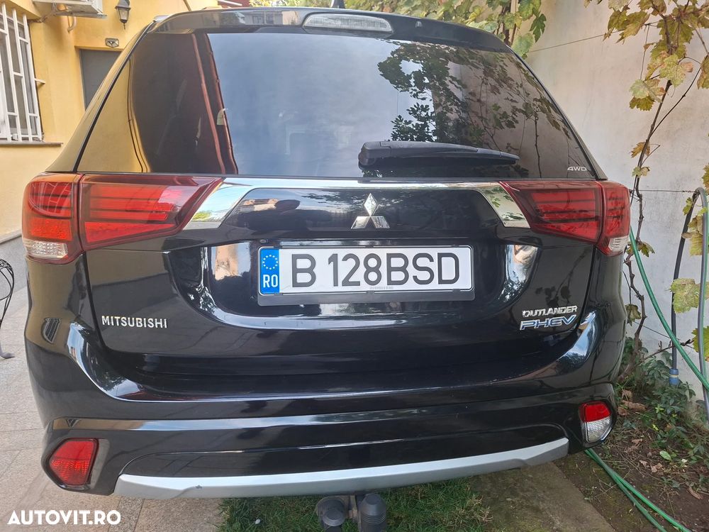 Mitsubishi Outlander 2.0 4WD Top - 25