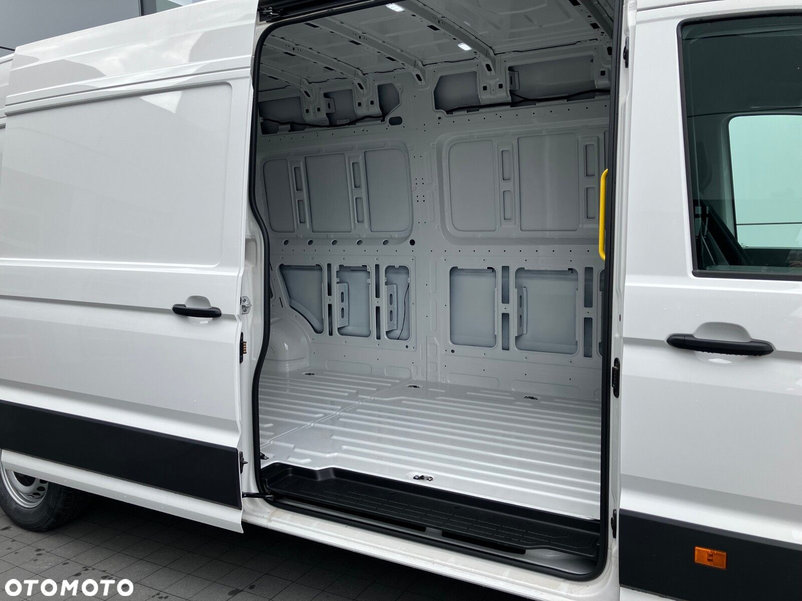 Volkswagen Crafter 35 2.0 TDI L4H3 4490 177 KM - 26