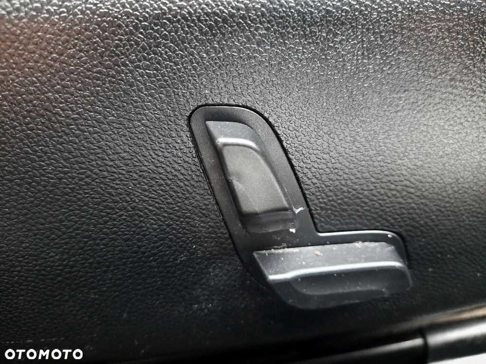 Mercedes-Benz Klasa E 250 CDI DPF BlueEFFICIENCY Automatik - 26