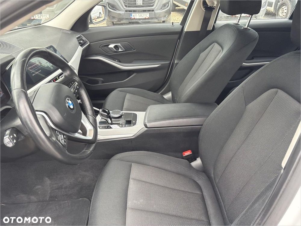 BMW Seria 3 318i Advantage - 10