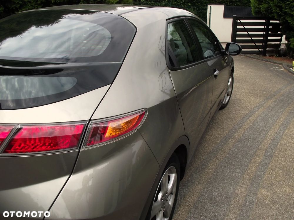 Honda Civic 1.8 Executive - 18